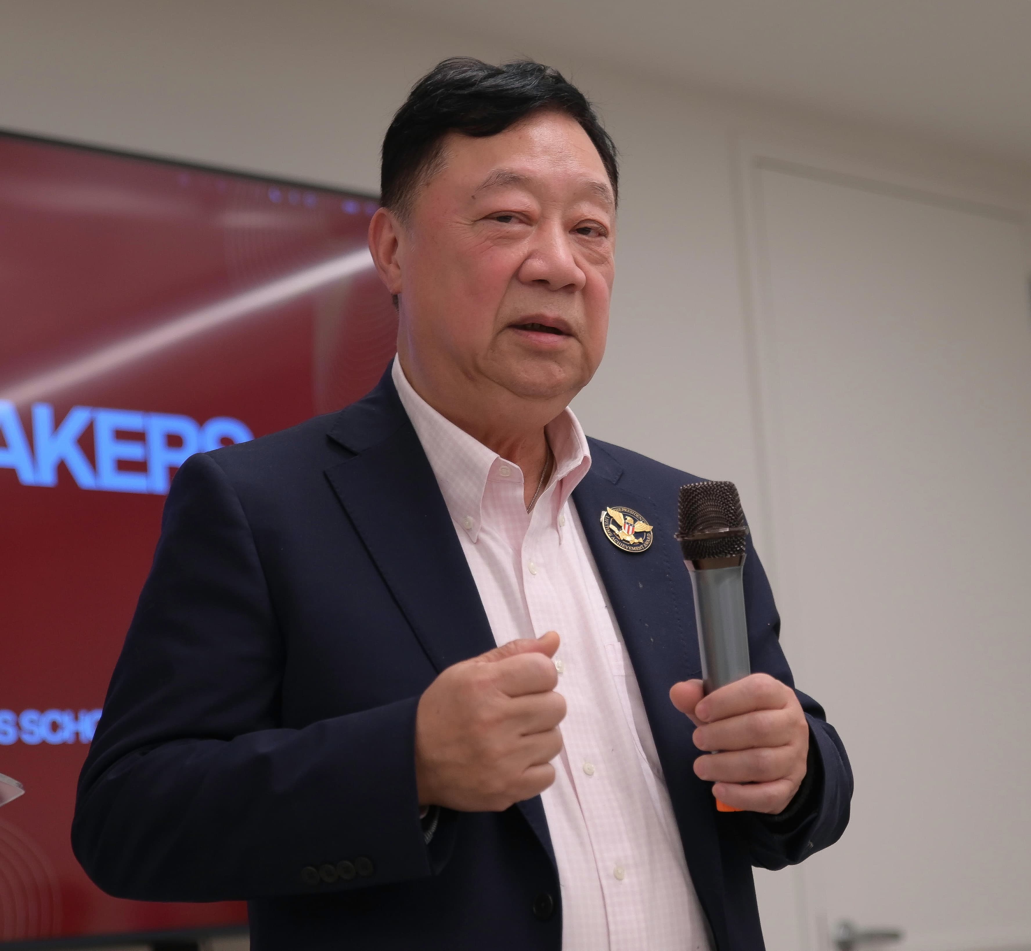 Faculty and students in collaborative learning environment